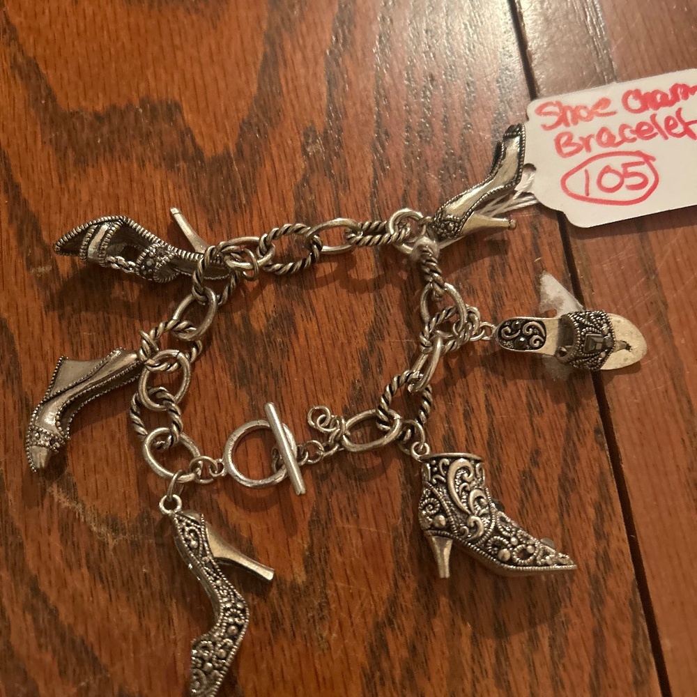 105) shoe charm bracelet very cute six charms on it. It is for
